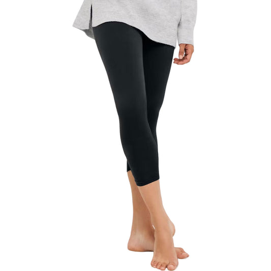 Plus-size capri leggings with elastic waistband, breathable cotton/spandex fabric, and mid-calf length for a comfortable fit