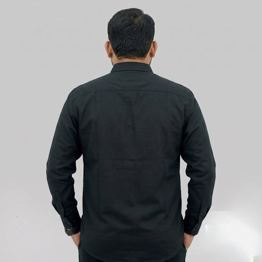 Black full-sleeve casual cotton shirt with button-front design