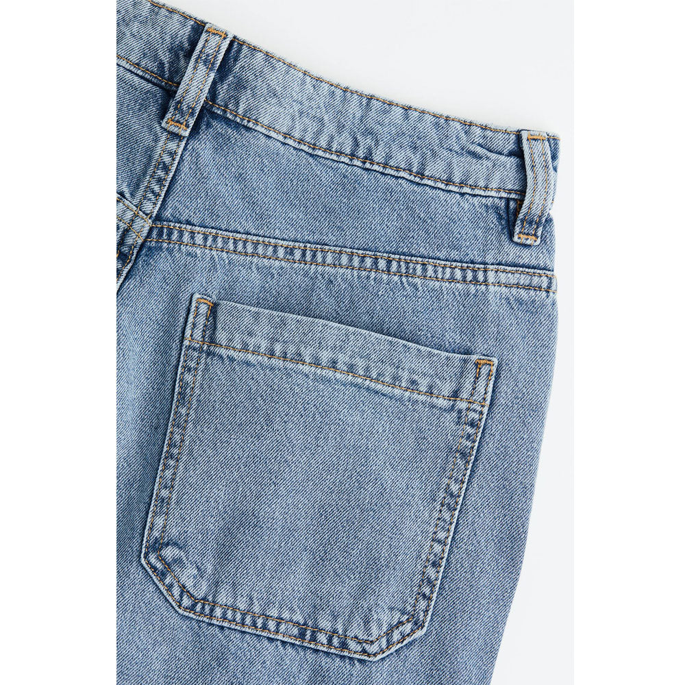 High-waist relaxed-fit baggy cargo jeans in denim blue with flap pockets