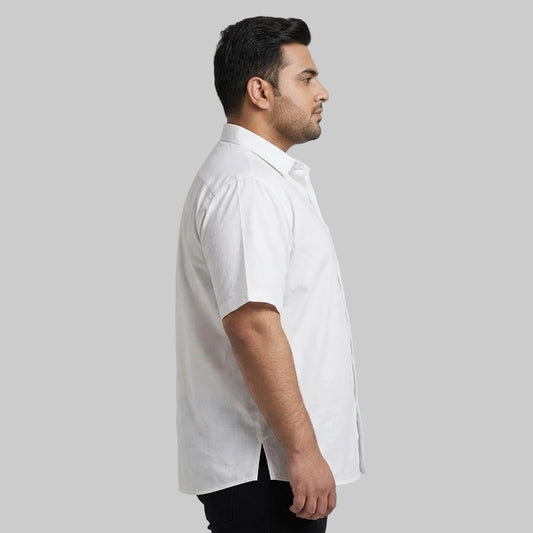 Essential White men's short-sleeve casual shirt made from 100% cotton with a classic collar and breathable fabric for everyday wear.
