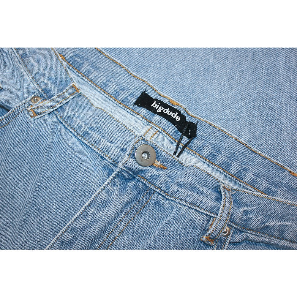 Light Wash Denim Jeans in straight leg regular fit