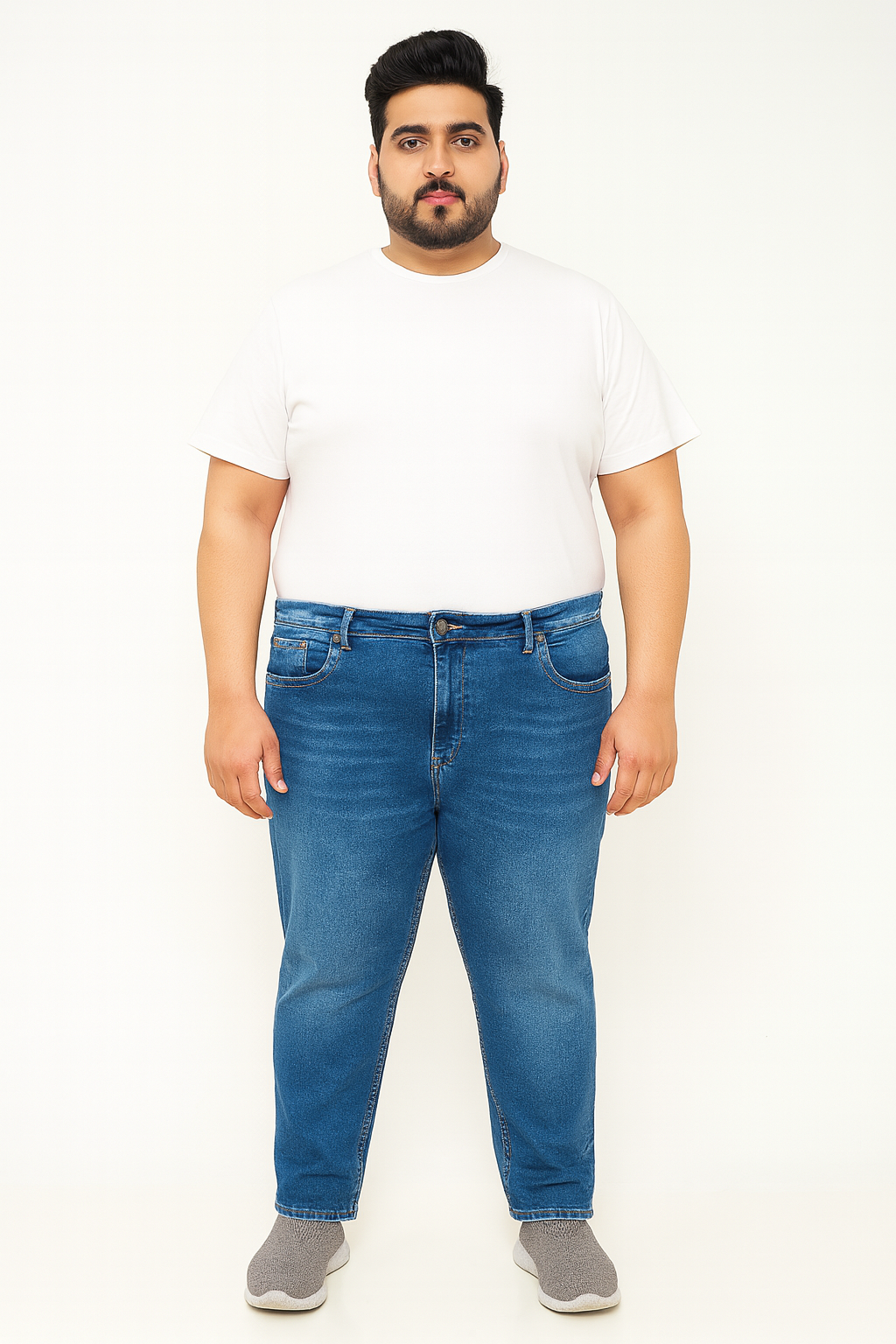 Light wash regular fit stretch jeans with classic 5-pocket design and embroidered logo.