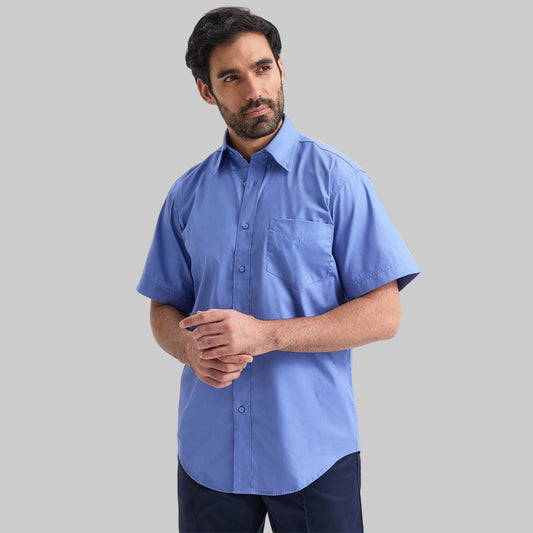 plus-size male model wearing cornflower blue Oxford short sleeve shirt, showing tailored fit and straight hem.