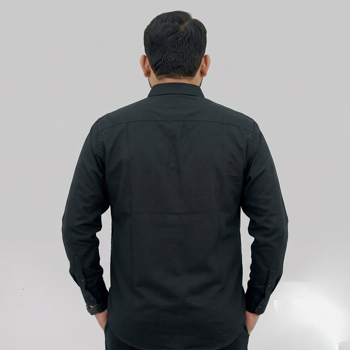 Black full-sleeve casual cotton shirt with button-front design