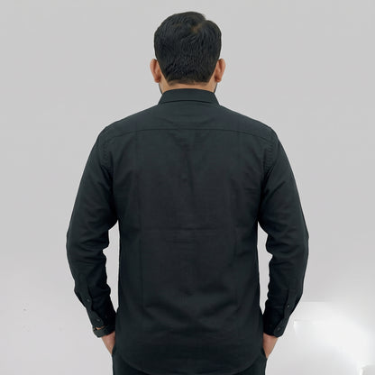 Black full-sleeve casual cotton shirt with button-front design