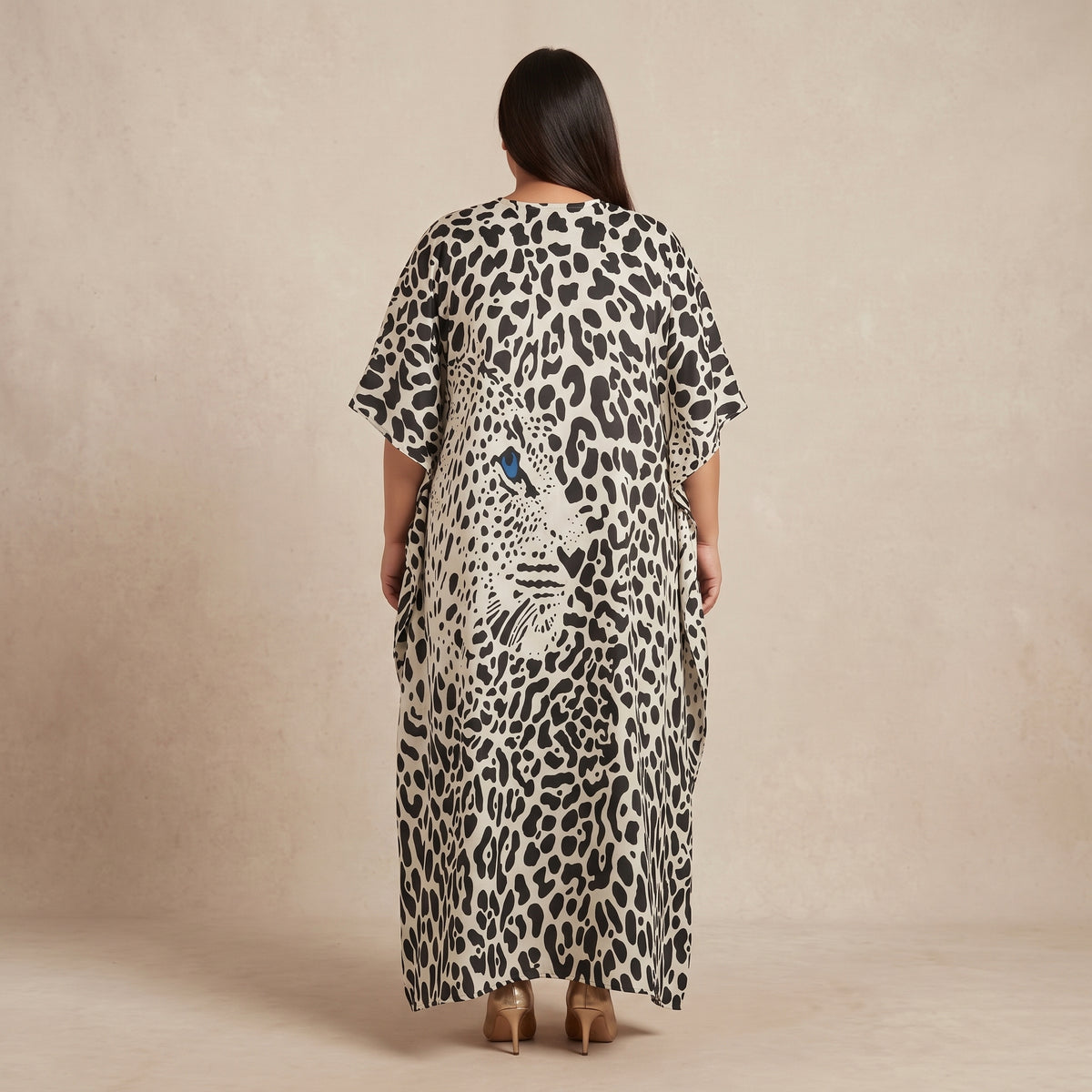 Black and White Print Maxi Kaftan for Women with Relaxed V-Neckline and Wide Flowing Sleeves