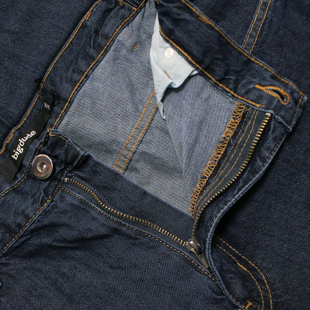 "Men’s dark wash elasticated waist jeans with straight leg, button and zip fastening, belt loops, and front and rear pockets in 100% cotton denim."