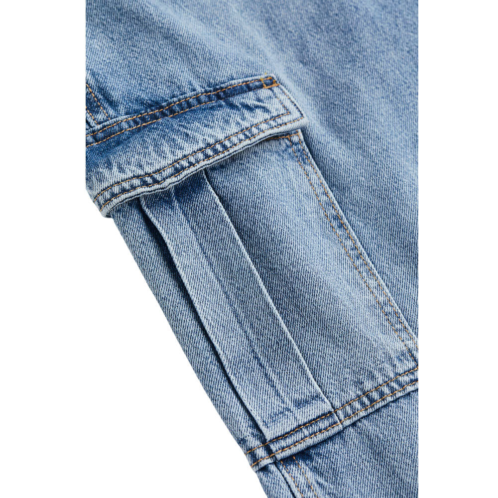 High-waist relaxed-fit baggy cargo jeans in denim blue with flap pockets