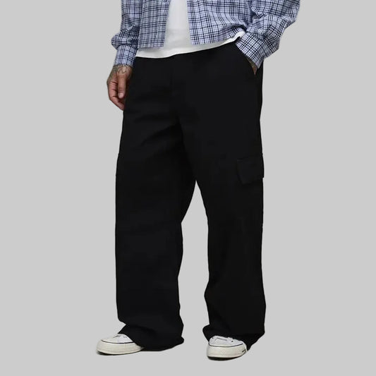 Men’s jet black wide-leg cargo pants with relaxed fit and side pockets