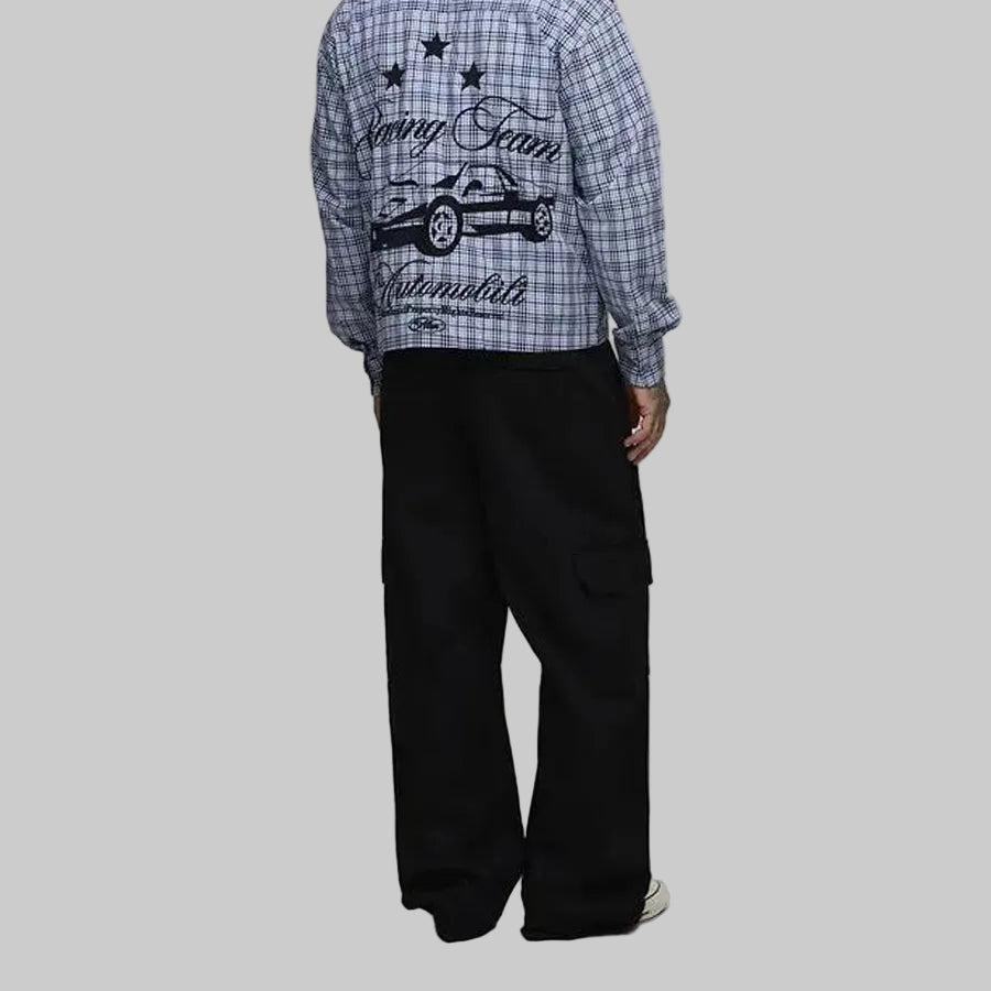 Men’s jet black wide-leg cargo pants with relaxed fit and side pockets