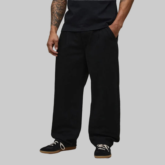 Men’s jet black wide-leg pants with relaxed fit and clean design