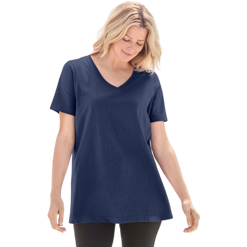 Plus-size woman in navy V-neck short-sleeve tee – PlusSize.pk