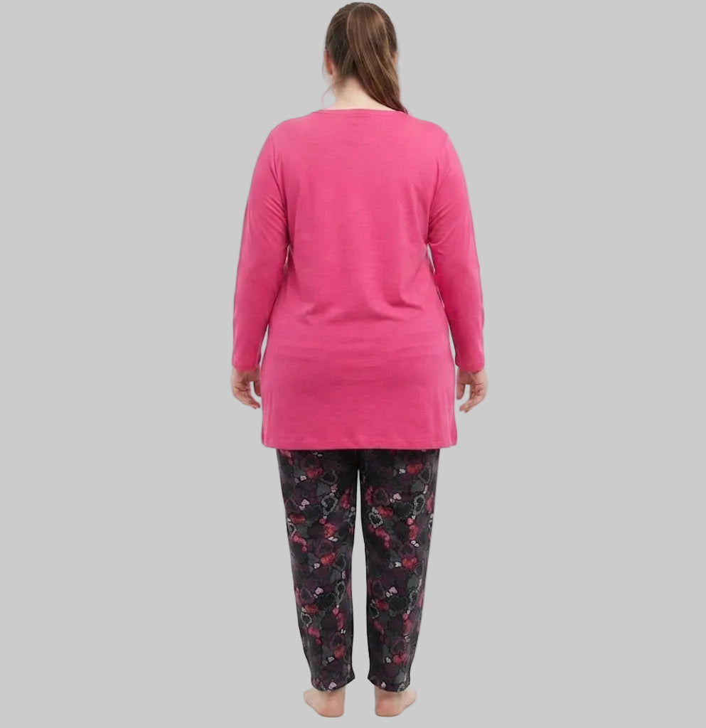Shop the Pink Heart Print Pajama Set in sizes 2XL–6XL. Soft cotton blend, comfy fit, and playful design. Perfect plus-size nightwear at PlusSize.pk.