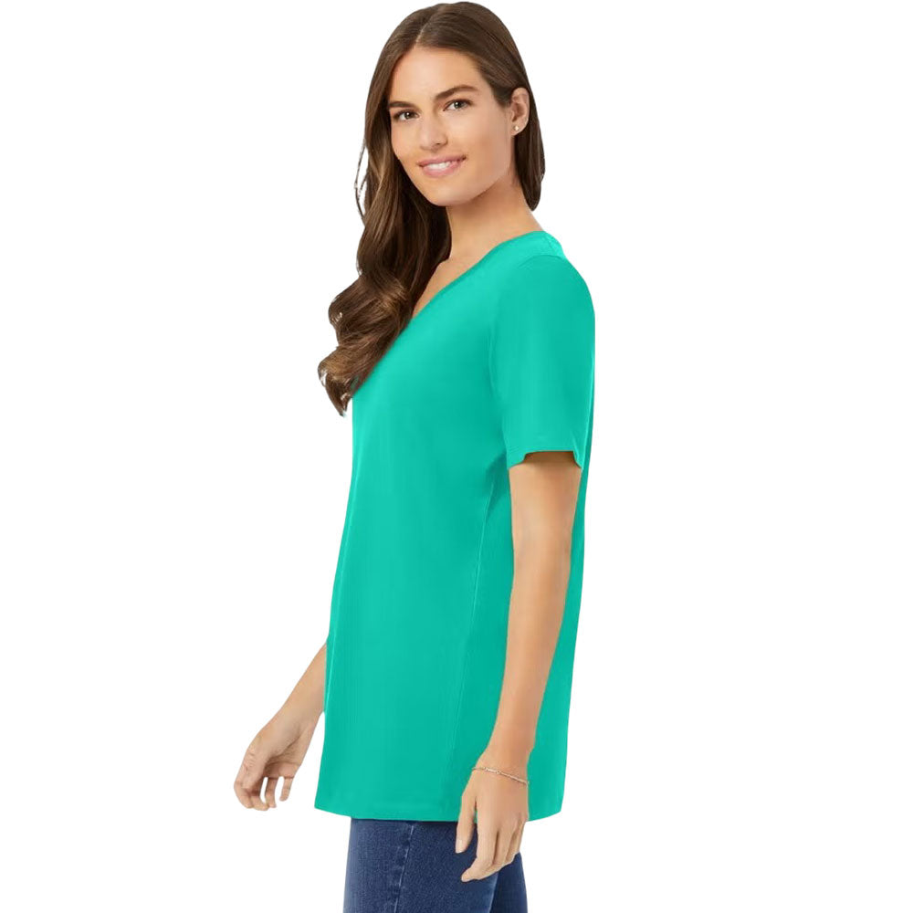 Plus-size woman wearing pretty jade V-neck short-sleeve T-shirt – PlusSize.pk